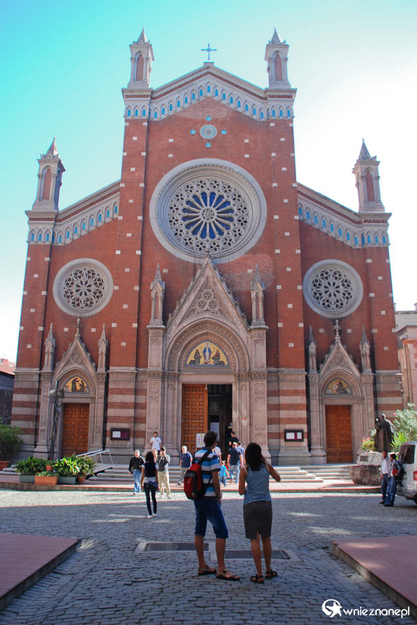 Stambuł. Front kościoła św. Antoniego z Padwy. - foto: wnieznane.pl