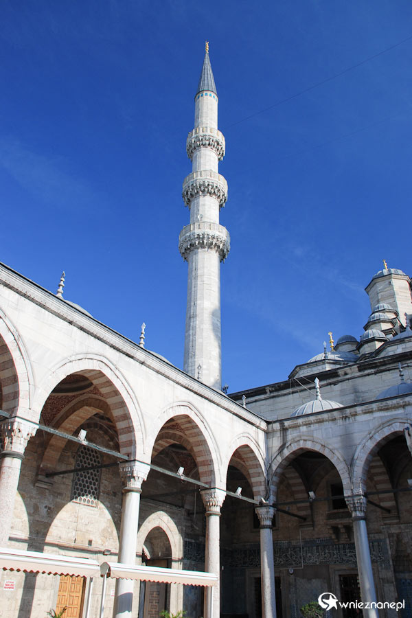 Stambuł. Minaret przy Yeni Cami. - foto: wnieznane.pl Stambuł. Minaret przy Yeni Cami. - foto: wnieznane.pl