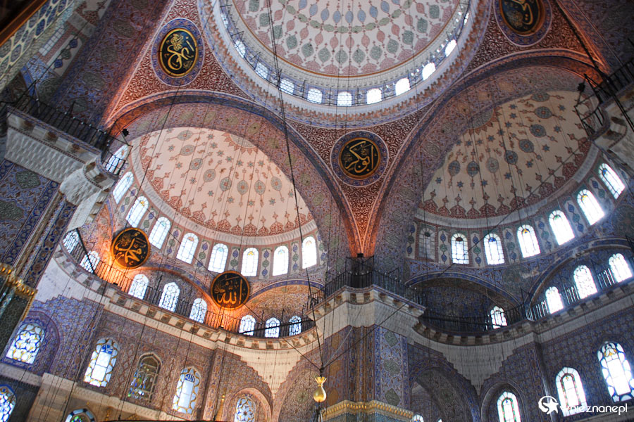 Stambuł. Wnętrza Yeni Cami. - foto: wnieznane.pl Stambuł. Wnętrza Yeni Cami. - foto: wnieznane.pl