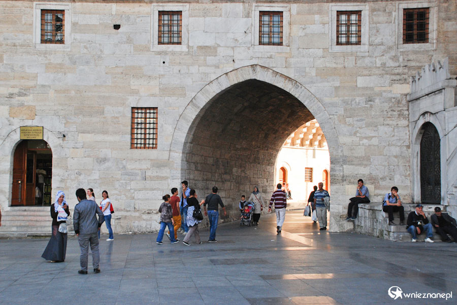 Stambuł. Ścisłe okolice Nowego meczetu. - foto: wnieznane.pl