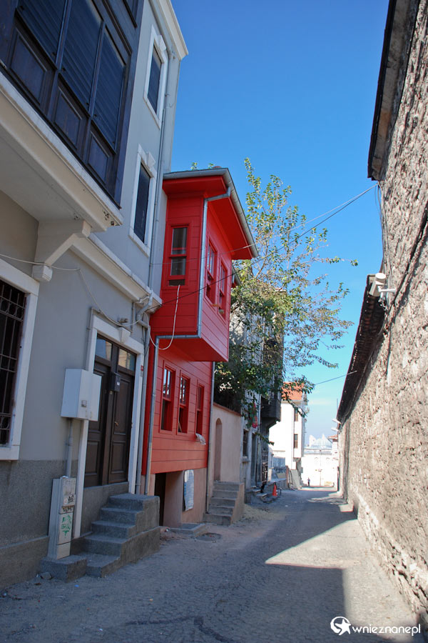 Stambuł. W drodze do Akweduktu Walensa... - foto: wnieznane.pl