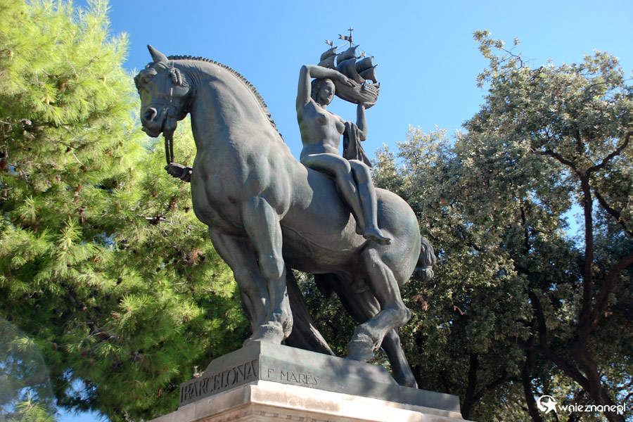 Barcelona. Pomnik usytuowany przy placu Katalonii. - foto: wnieznane.pl