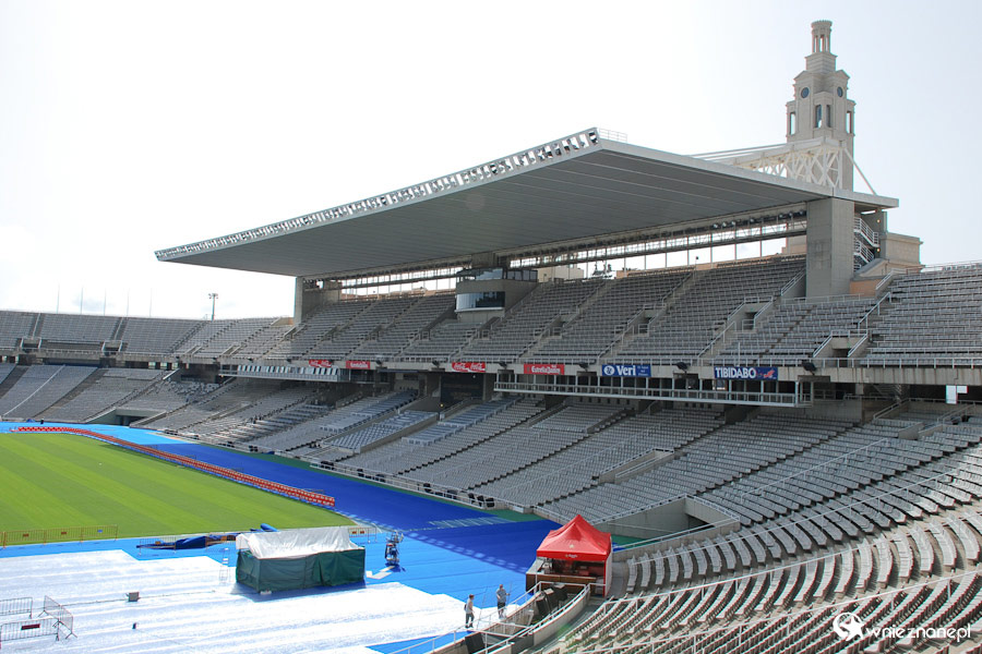 Barcelona. Trybuna główna stadionu olimpijskiego. - foto: wnieznane.pl