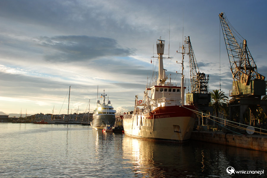 Katalonia, Tarragona. Miejski port w Tarragonie. - foto: wnieznane.pl