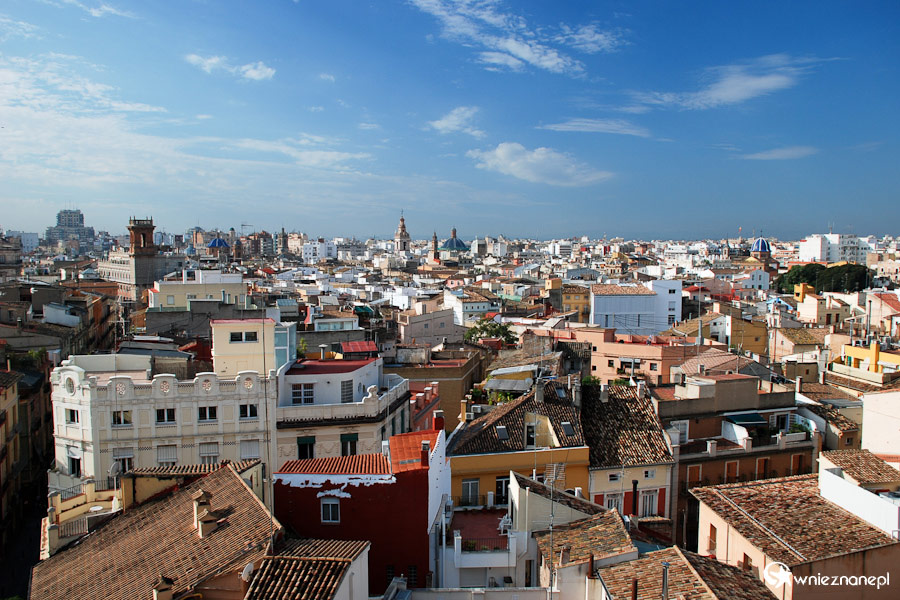 Walencja. Panorama miasta widziana z wież Serrano. - foto: wnieznane.pl