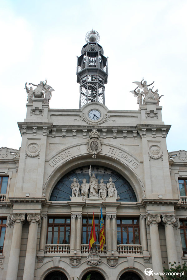 Walencja. Budynek poczty przy placu Ratuszowym. - foto: wnieznane.pl