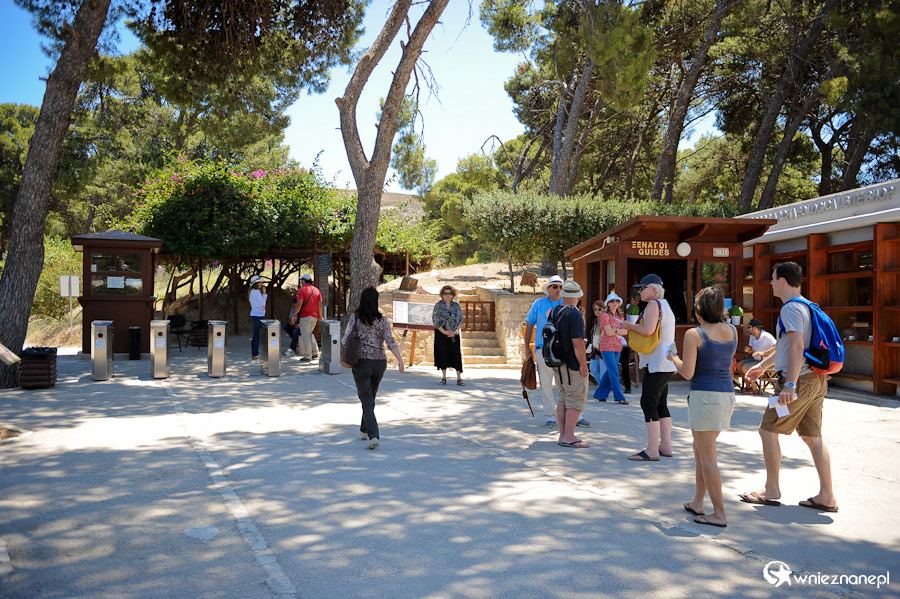 Wyspa Kreta. Wejście do ruin pałacu w Knossos. - foto: wnieznane.pl Wyspa Kreta. Wejście do ruin pałacu w Knossos. - foto: wnieznane.pl