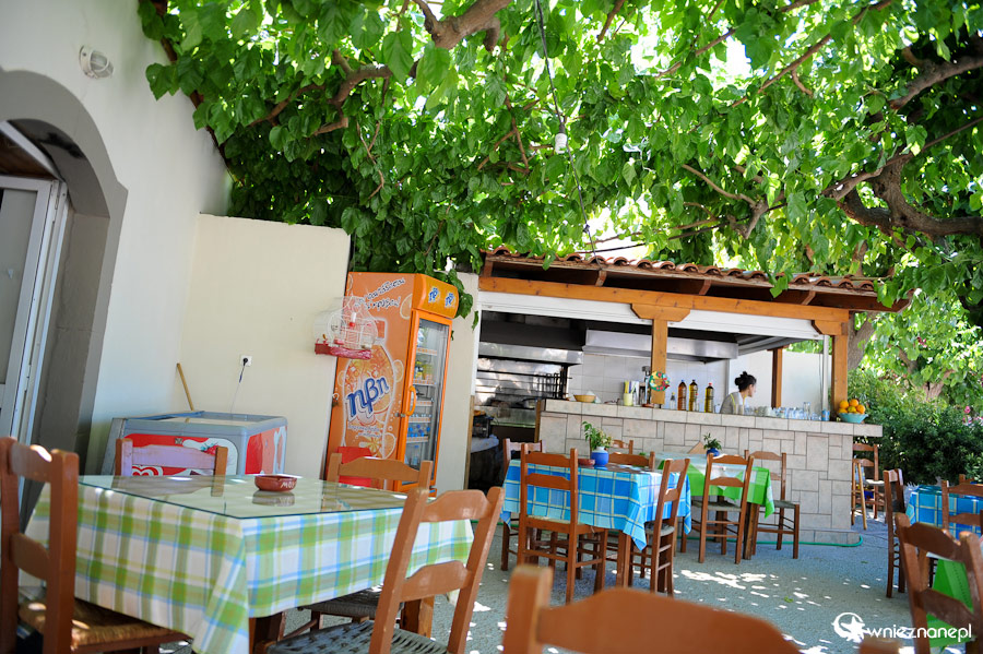 Wyspa Kreta. Tawerna z domowym jedzeniem w Margarites. - foto: wnieznane.pl Wyspa Kreta. Tawerna z domowym jedzeniem w Margarites. - foto: wnieznane.pl