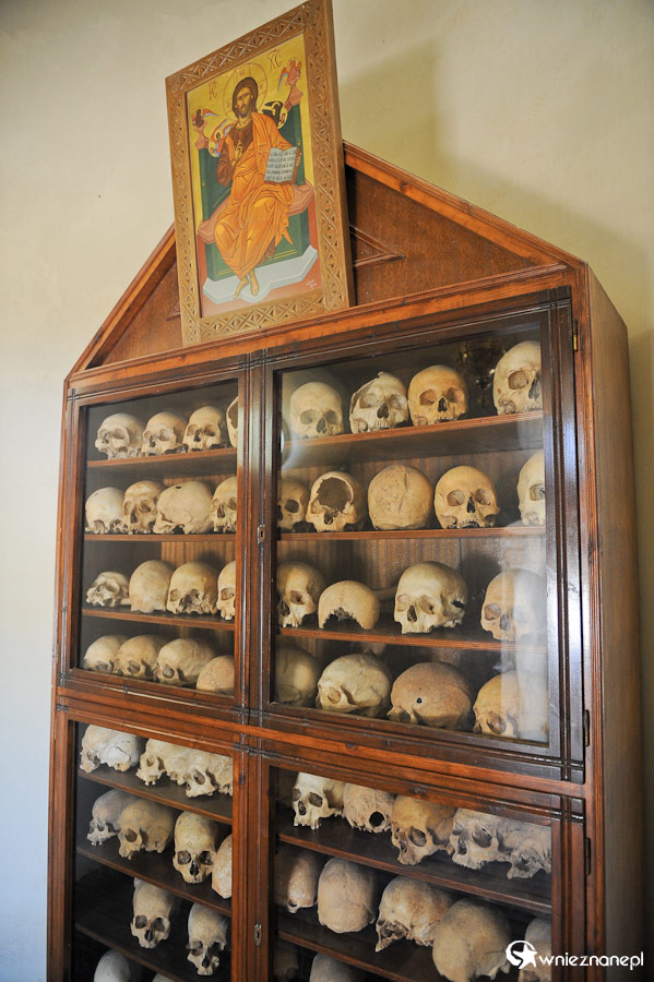 Wyspa Kreta. Kostnica przy monastyrze Moni Arkadiu. - foto: wnieznane.pl