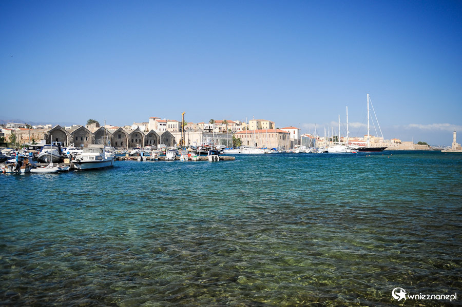 Wyspa Kreta. Widok na weneckie arsenały i port w Chanii. - foto: wnieznane.pl