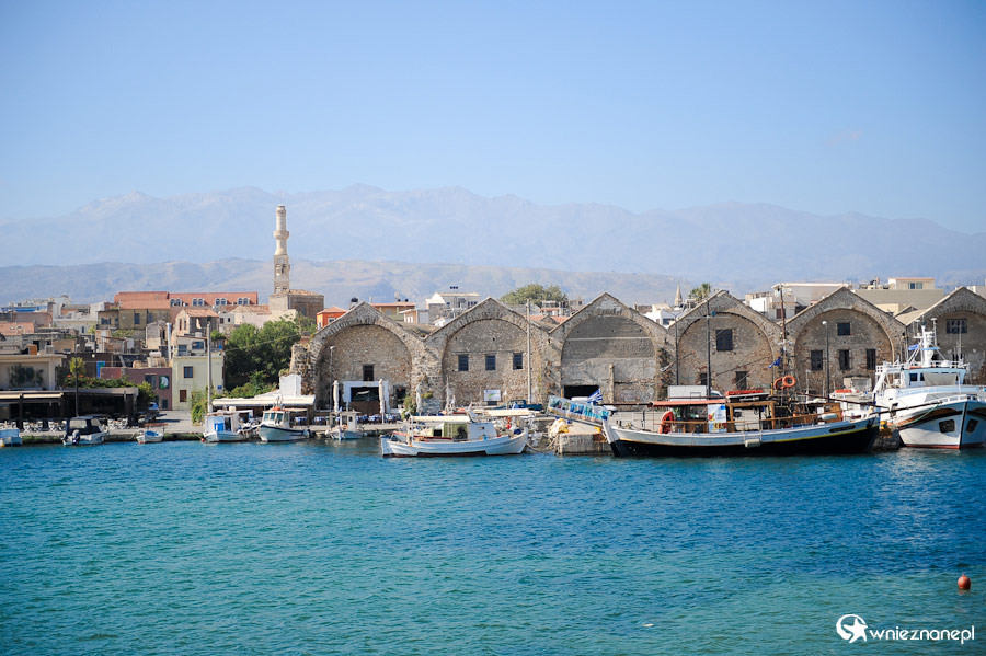 Wyspa Kreta. Widok na weneckie arsenały w Chanii. - foto: wnieznane.pl Wyspa Kreta. Widok na weneckie arsenały w Chanii. - foto: wnieznane.pl
