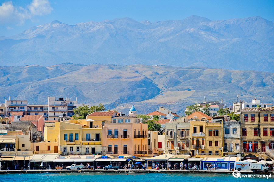 Wyspa Kreta. Panorama Chanii na tle Gór Białych. - foto: wnieznane.pl