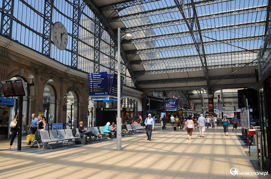 Liverpool. Na dworcu kolejowym Lime. - foto: wnieznane.pl