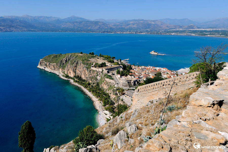 Peloponez. Widok na Nafplio z twierdzy Palamidi. - foto: wnieznane.pl Peloponez. Widok na Nafplio z twierdzy Palamidi. - foto: wnieznane.pl