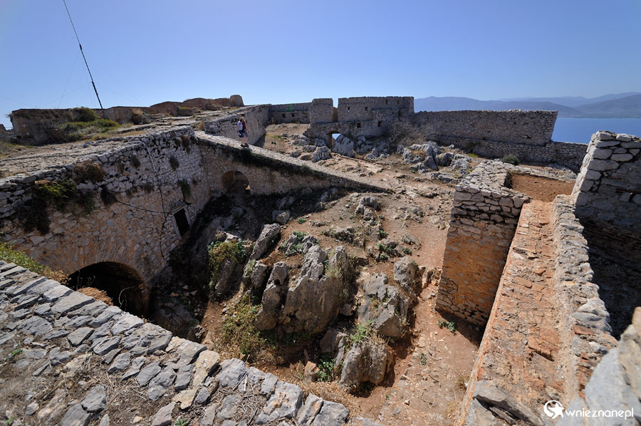Peloponez. Na terenie twierdzy Palamidi w Nafplio. - foto: wnieznane.pl Peloponez. Na terenie twierdzy Palamidi w Nafplio. - foto: wnieznane.pl