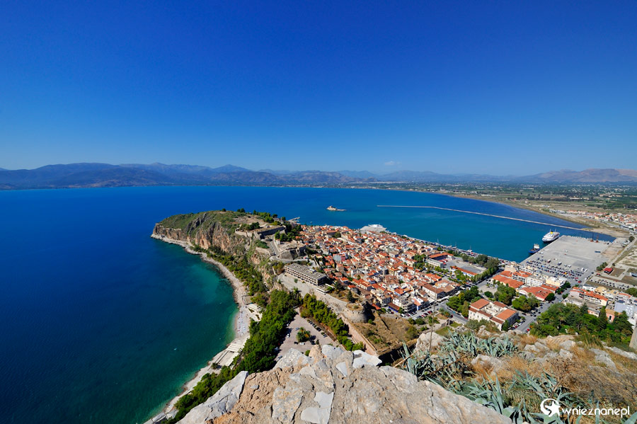 Peloponez. Widok na Nafplio z twierdzy Palamidi. - foto: wnieznane.pl Peloponez. Widok na Nafplio z twierdzy Palamidi. - foto: wnieznane.pl
