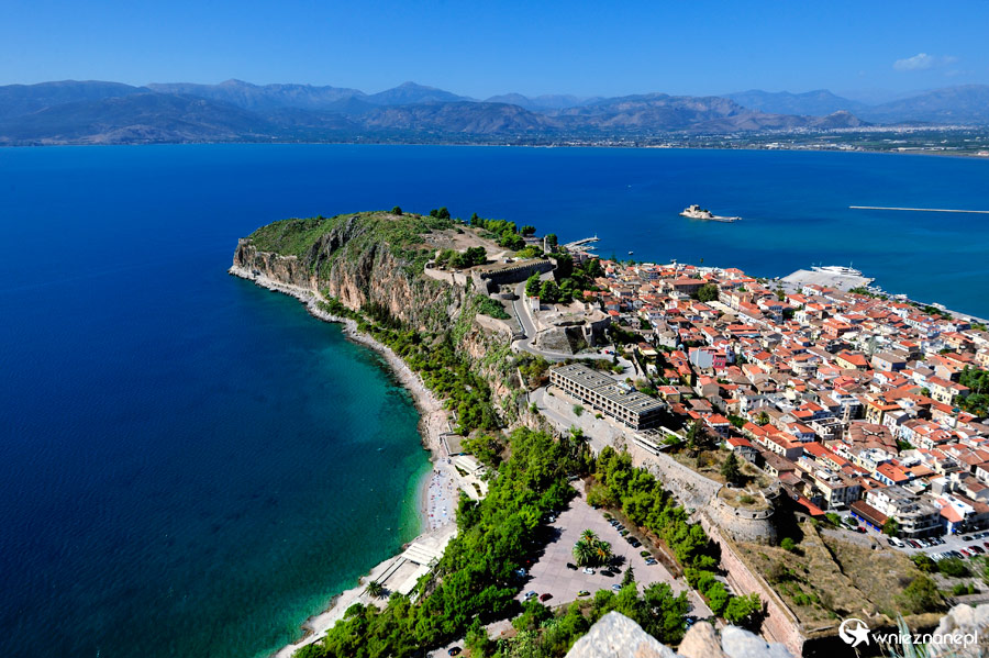 Peloponez. Widok na Nafplio z twierdzy Palamidi. - foto: wnieznane.pl Peloponez. Widok na Nafplio z twierdzy Palamidi. - foto: wnieznane.pl
