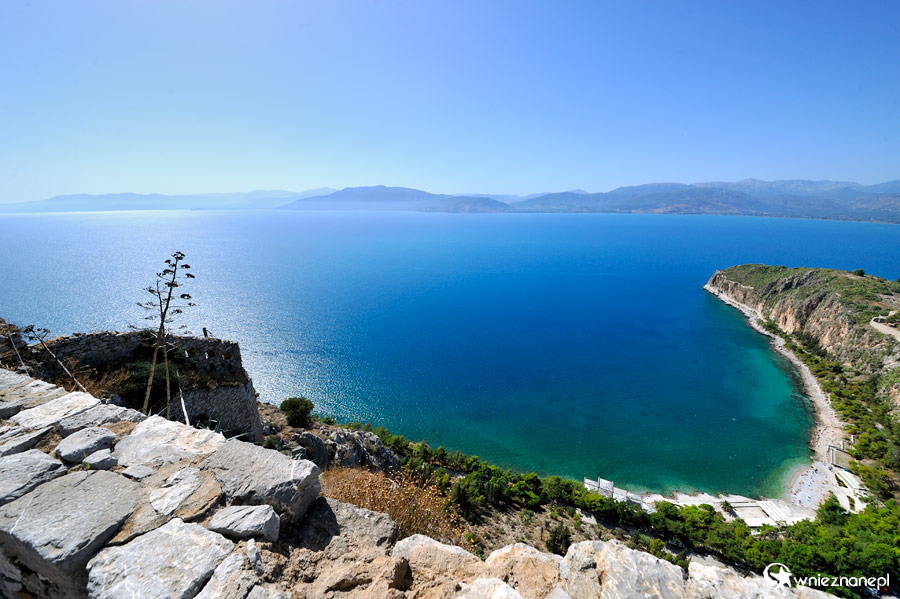 Peloponez. Widok na morze z twierdzy Palamidi. - foto: wnieznane.pl Peloponez. Widok na morze z twierdzy Palamidi. - foto: wnieznane.pl