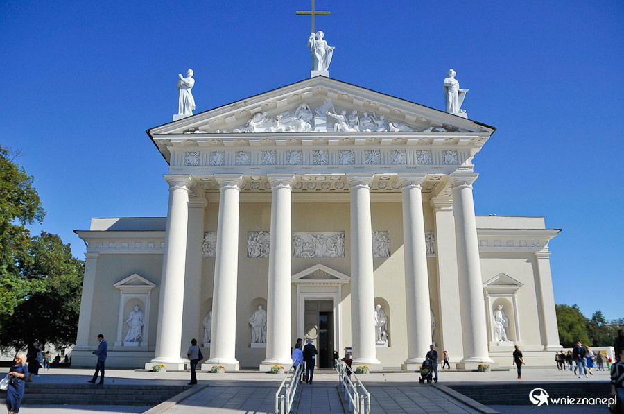 Wilno. Archikatedra Bazylika od frontu. - foto: wnieznane.pl Wilno. Archikatedra Bazylika od frontu. - foto: wnieznane.pl