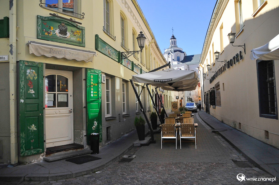 Wilno. Pusta uliczka na Starym Mieście. - foto: wnieznane.pl