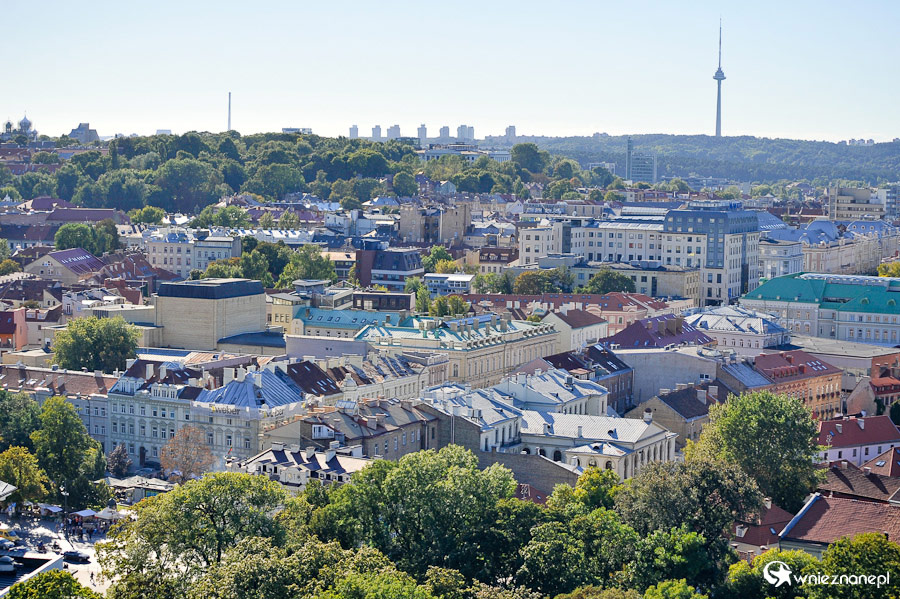 Wilno. Widok na miasto. W tle wieża telewizyjna. - foto: wnieznane.pl