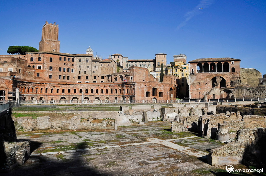 Rzym. Widok na fora cesarskie.  - foto: wnieznane.pl