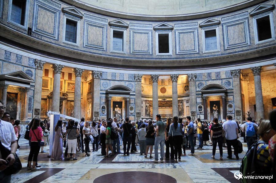Rzym. Wnętrze Panteonu. - foto: wnieznane.pl