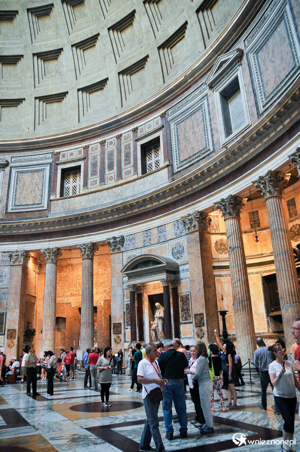 Rzym. Wspaniałe wnętrze Panteonu. - foto: wnieznane.pl