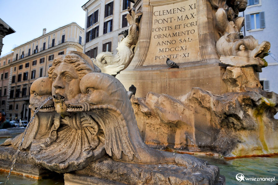 Rzym. Fontanna na Piazza della Rotonda. - foto: wnieznane.pl