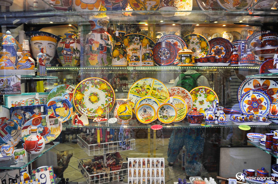Rzym. Sklep z malowaną ceramiką.  - foto: wnieznane.pl