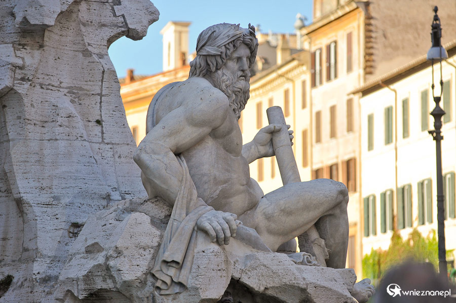 Rzym. Fontanna Czterech Rzek na Piazza Navona. - foto: wnieznane.pl
