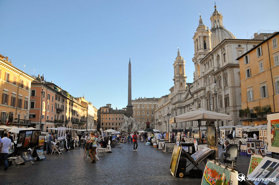 Rzym. Sprzedawcy obrazów na Piazza Navona. - foto: wnieznane.pl