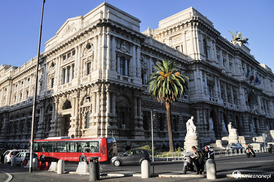 Rzym. Marmurowy Pałac Sprawiedliwości. - foto: wnieznane.pl