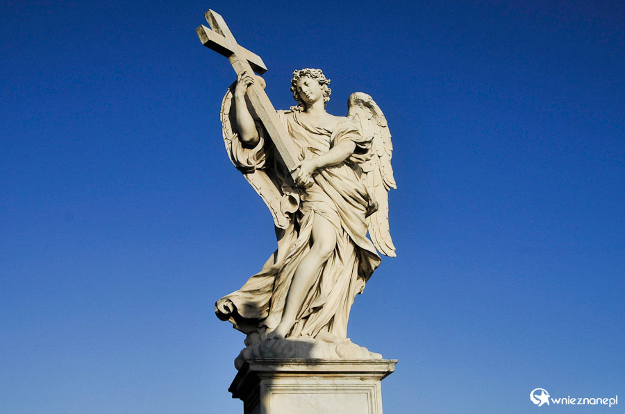 Rzym. Rzeźba na Moście św. Anioła. - foto: wnieznane.pl