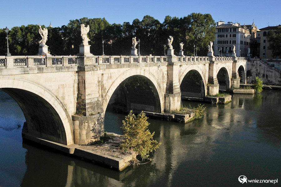 Rzym. Most św. Anioła.  - foto: wnieznane.pl
