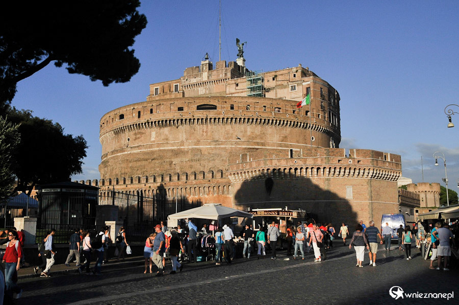 Rzym. Zamek św. Anioła w słońcu. - foto: wnieznane.pl