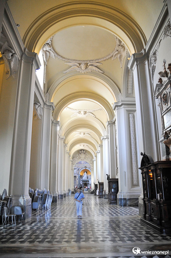 Rzym. Wnętrze Bazyliki św. Jana na Lateranie. - foto: wnieznane.pl