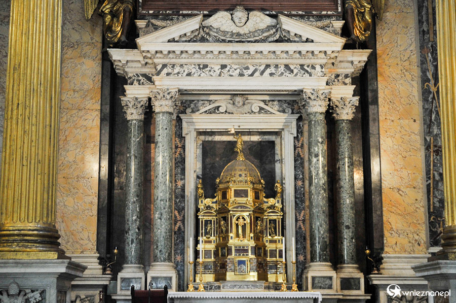 Rzym. Wnętrze Bazyliki św. Jana na Lateranie. - foto: wnieznane.pl