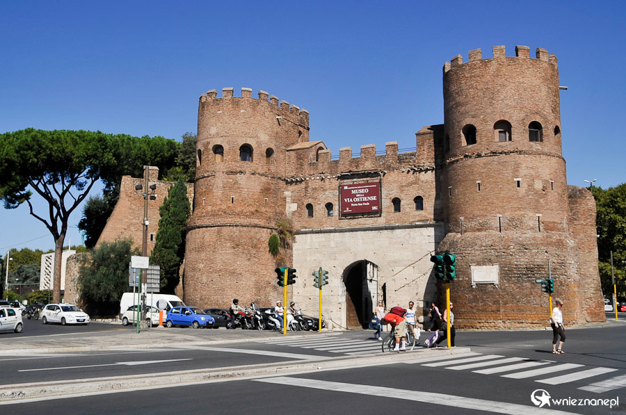 Rzym. Porta San Paolo, położona obok Piramidy. - foto: wnieznane.pl