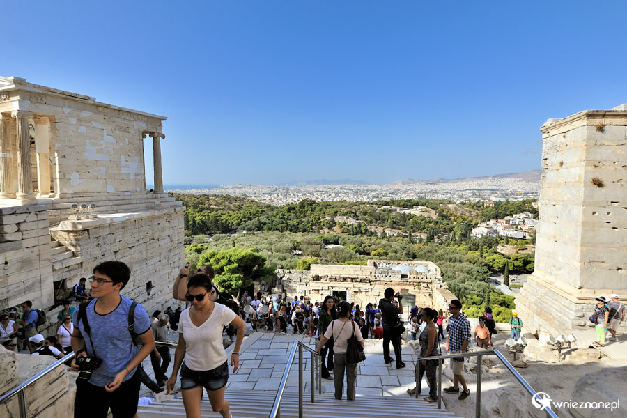 Ateny. Propyleje - wejście na Akropol. - foto: wnieznane.pl