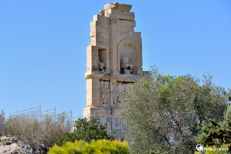 Ateny. Pomnik na szczycie Wzgórza Filopapusa. - foto: wnieznane.pl