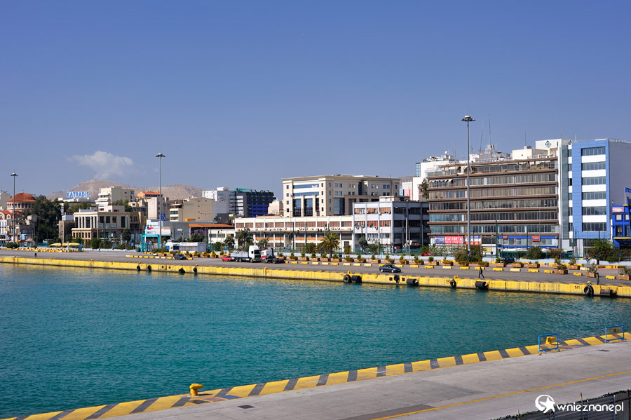 Port w Pireusie. - foto: wnieznane.pl