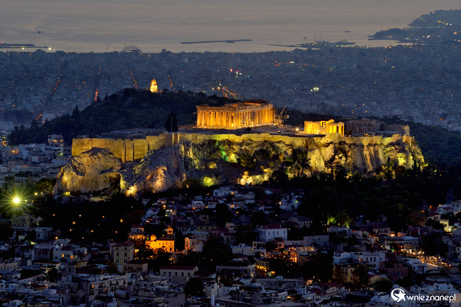 Ateny. Nocny widok ze Wzgórza Likavitos na Akropol. - foto: wnieznane.pl