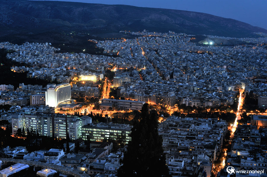 Ateny. Ateny nocą. Widok ze Wzgórza Likavitos. - foto: wnieznane.pl