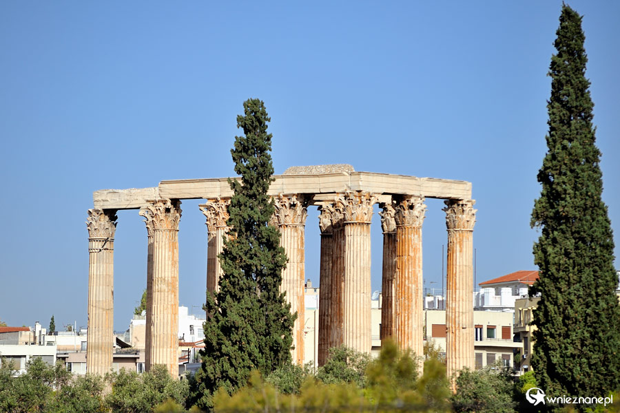 Ateny. Kolumnada Świątyni Zeusa Olimpijskiego.  - foto: wnieznane.pl
