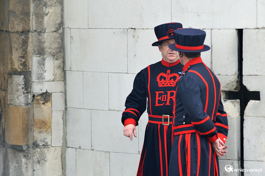 Londyn. Yeomen Warders - strażnicy Tower of London. - foto: wnieznane.pl Londyn. Yeomen Warders - strażnicy Tower of London. - foto: wnieznane.pl