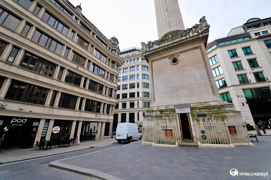 Londyn. The Monument, a obok nowoczesne biurowce. - foto: wnieznane.pl Londyn. The Monument, a obok nowoczesne biurowce. - foto: wnieznane.pl