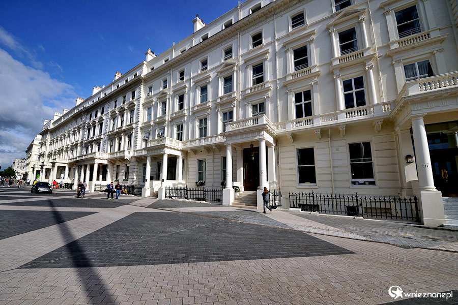 Londyn. Białe szeregowce niedaleko Kensington. - foto: wnieznane.pl