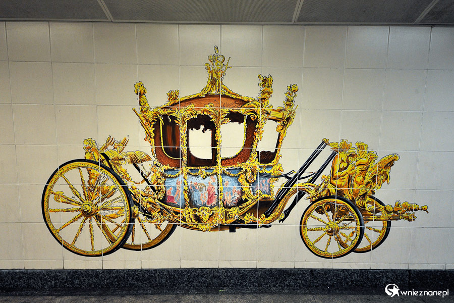 Londyn. Jeden z korytarzy londyńskiego metra. - foto: wnieznane.pl