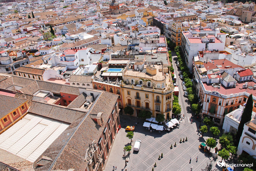 Sewilla. Plac przylegający do La Giraldy. - foto: wnieznane.pl